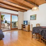 Front In Apartment *