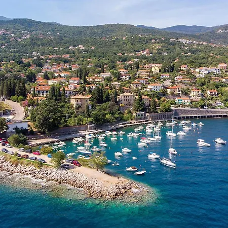 2 Bedroom Gorgeous In Apartamento Lovran