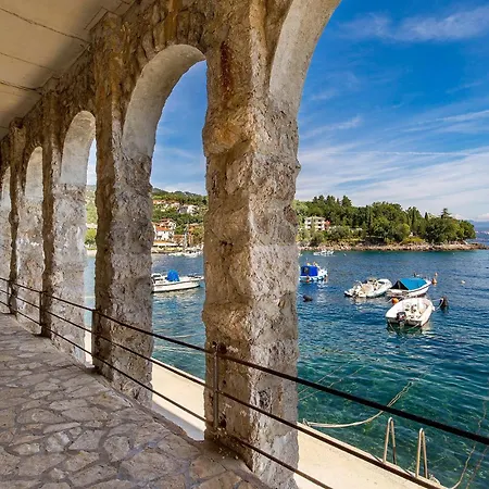 2 Bedroom Gorgeous In Lovran