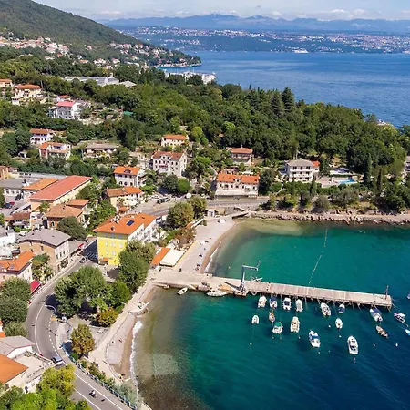 2 Bedroom Gorgeous In Apartamento *