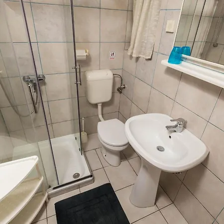 Apartment 2 Bedroom Gorgeous In *
