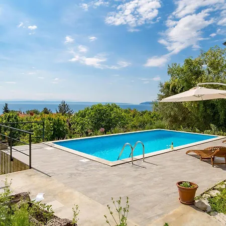 2 Bedroom Gorgeous In * Lovran