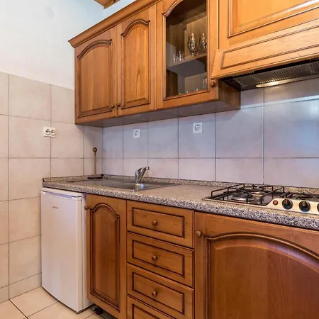 Apartment 2 Bedroom Gorgeous In
