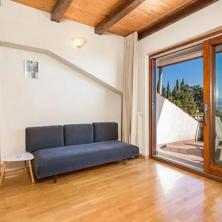Apartment 2 Bedroom Gorgeous In *