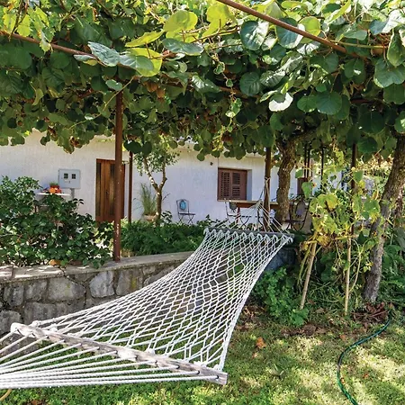 2 Bedroom Gorgeous In Apartment *