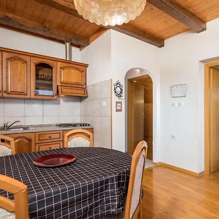Apartment 2 Bedroom Gorgeous In