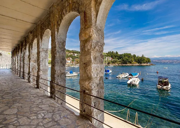 2 Bedroom Gorgeous In Lovran
