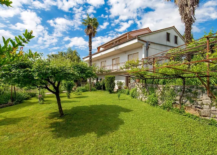 2 Bedroom Gorgeous In Apartmán Lovran